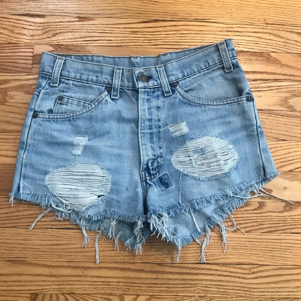 Vintage Levi’s Distressed Cutoff Shorts Sz 27